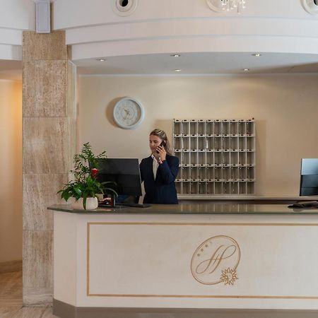 Hotel Plaza Milano Marittima Exterior photo