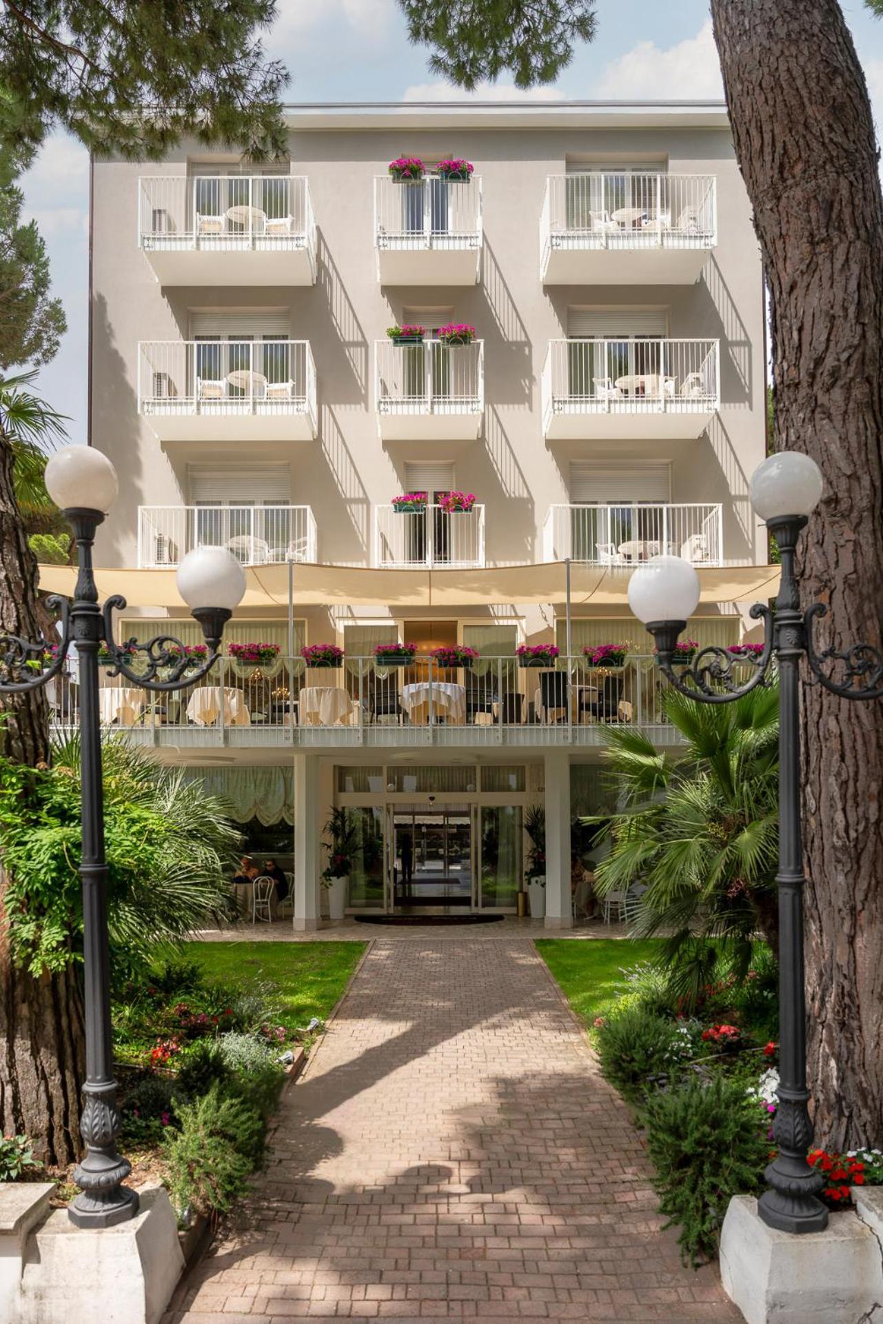 Hotel Plaza Milano Marittima Exterior photo