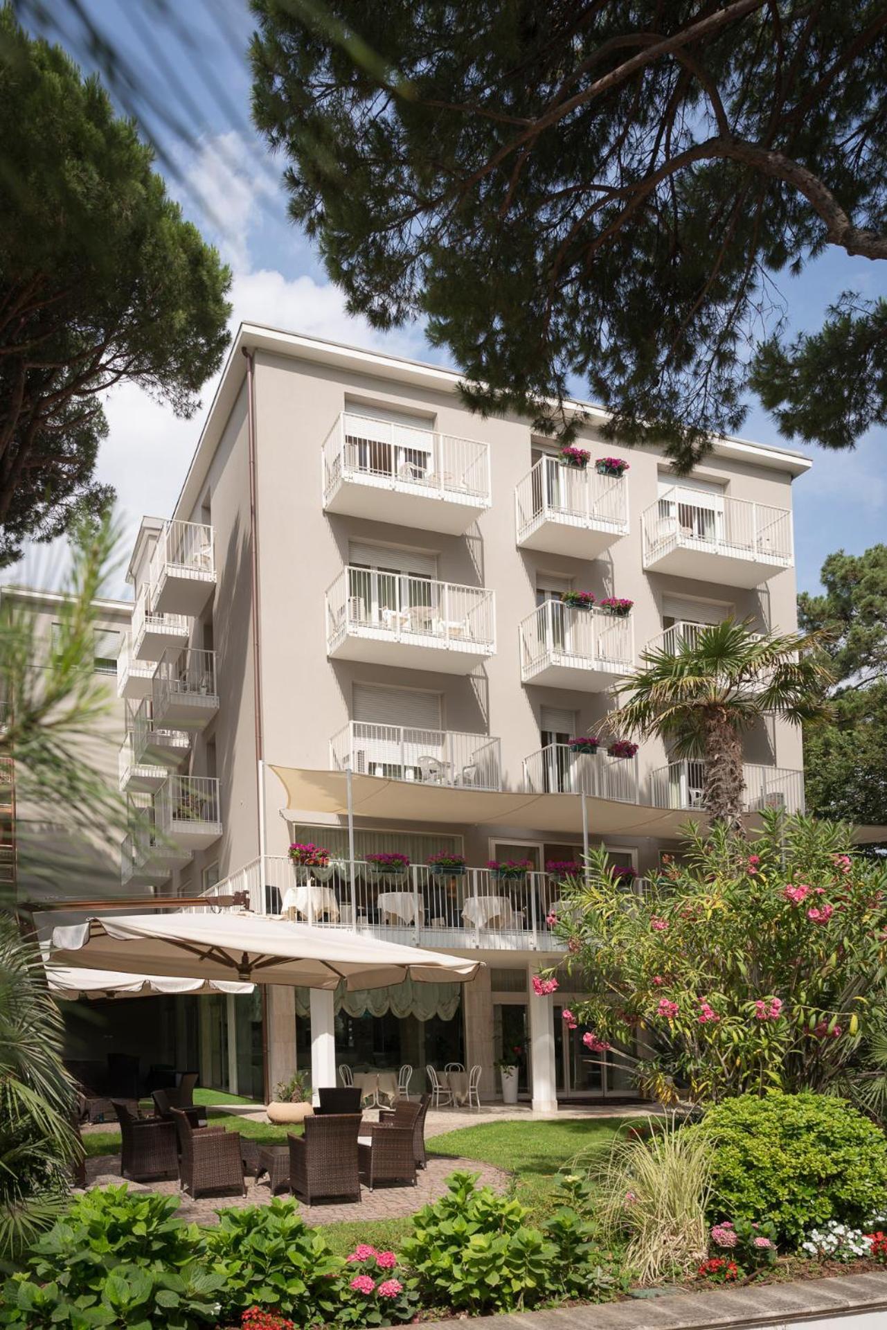 Hotel Plaza Milano Marittima Exterior photo